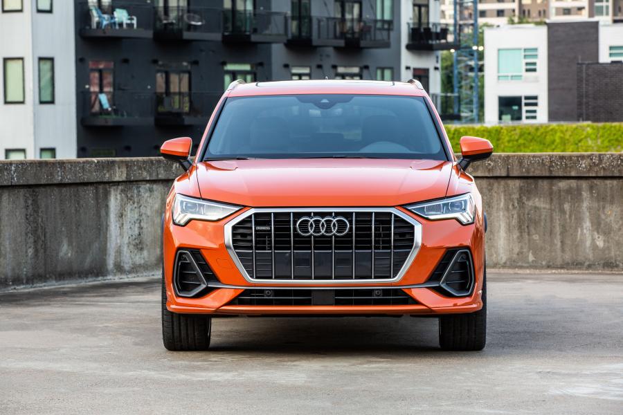  Audi Q3 2.0 TFSI Quattro S-Line 2019 года  (NA) (фото 9 из 42)